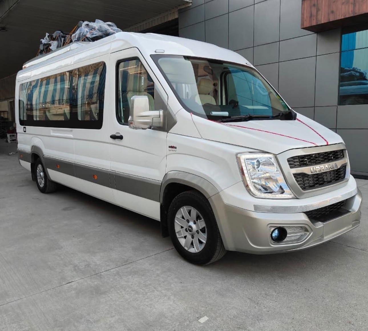 White Force Urbania three-quarter view